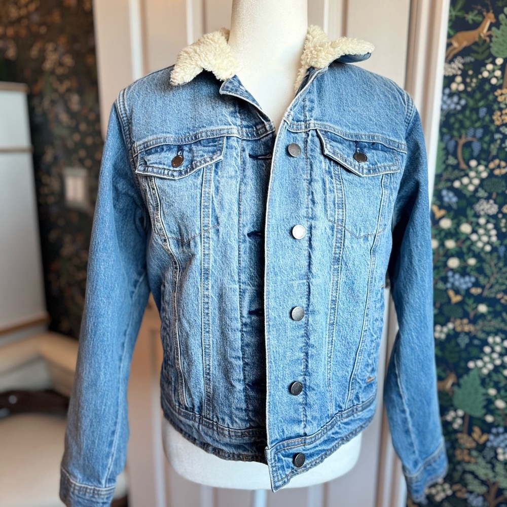Universal Thread Blue Denim Women’s Jacket with Sherpa Collar